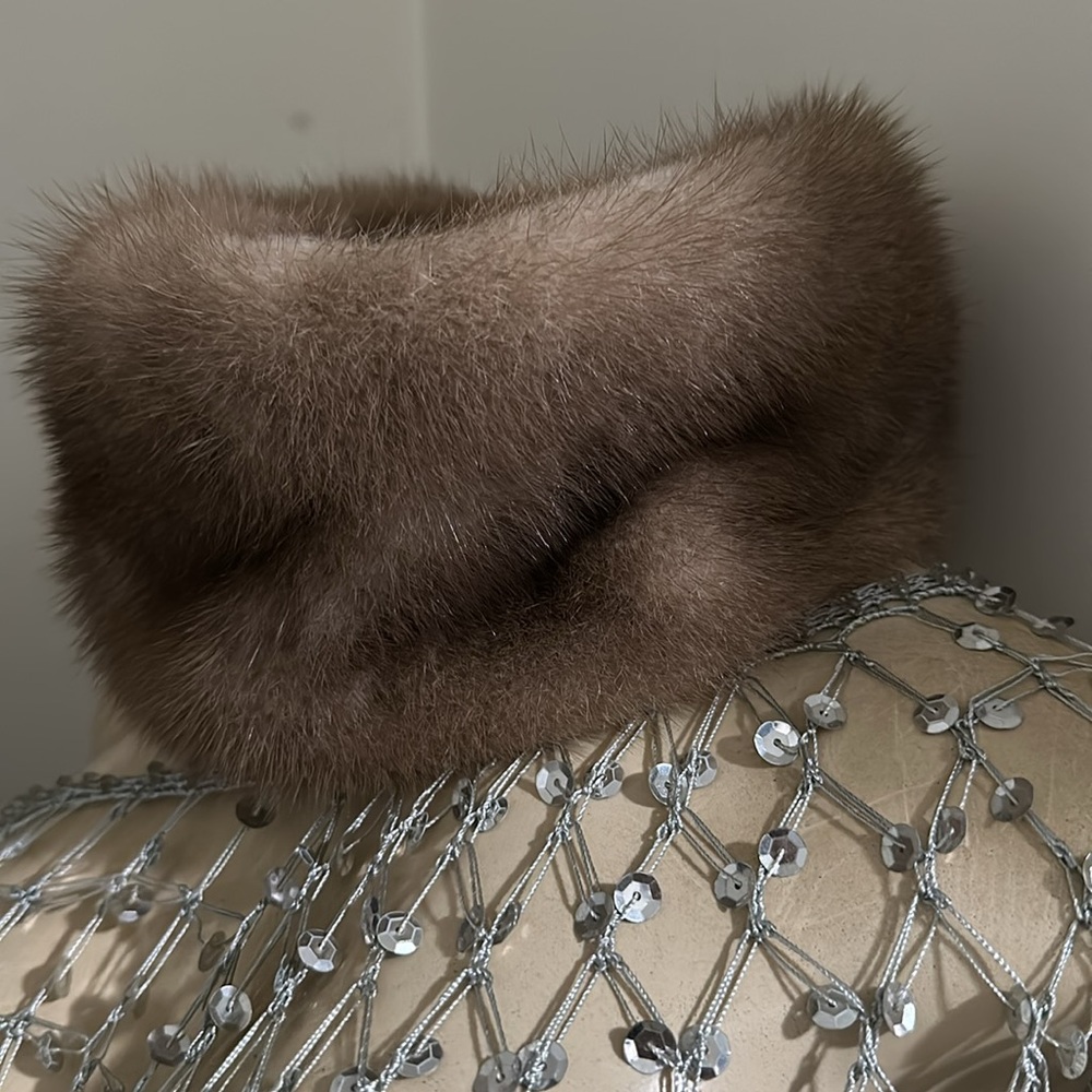 Yule fur hat vintage 21 inches wide depth 4 inches